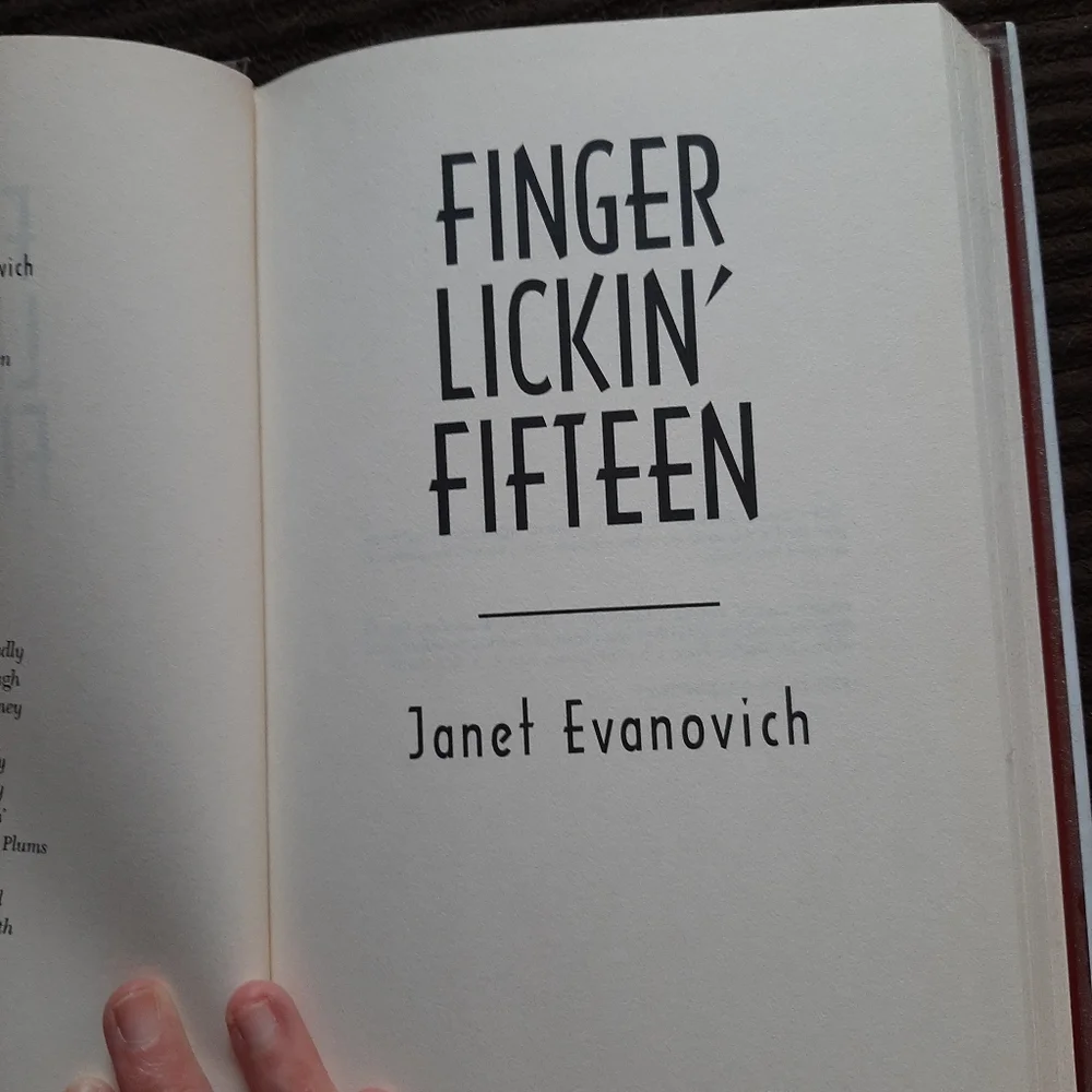 Finger Lickin Fifteen Hardcover by Janet Evanovich book